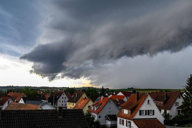 Rottenburg am Neckar A thunderstorm cell moves over Rottenburg am Neckar in the district Tuebingen, 12 07 2019 A thunderstorm cell moves over Rottenburg am Neckar in the district Tuebingen, 12 07 2019, Copyright: xEIBNER Florian_Schustx EP_SCHUST