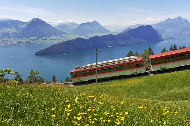 Rack railway to the Rigi, behind Lake Lucerne with Bürgenstock, Stanserhorn and Pilatus, Vitznau, Canton Lucerne, Switzerland, Europe Copyright: imageBROKER/StefanxHuwiler iblshu04967486.jpg