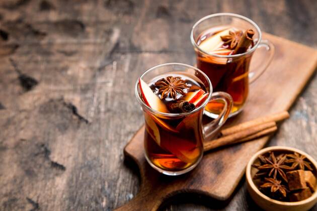  hot spicy beverage. Hot drink (apple tea, punch) with cinnamon stick and star anise. Seasonal mulled drink  Copyright: xIvannax Panthermedia24123266