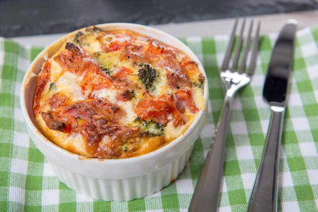  quiche lorraine in small white bowl  Copyright: xphilipimagex Panthermedia24200370