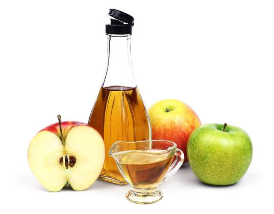  Bottle of Apple cider vinegar and apples.  Copyright: xleventinax Panthermedia26142434