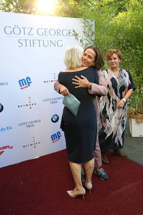 Award GOETZ GEORGE PRIZE 2019 Marika George, Claudia Michelsen and Muriel Baumeister on the Red Carpet for the award of the GOETZ GEORGE PRIZE on 19 August 2018 in the Astor Film Lounge The endowed prize shall commemorate this lifes work of Goetz George Berlin Charlottenburg Berlin Germany