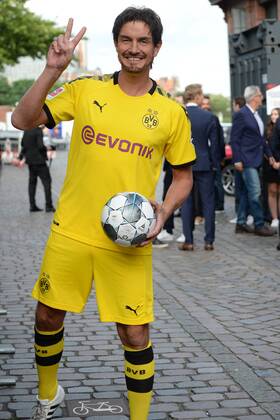 Hamburg, 19 08 2019 Comedian Matze Matthias Knop disguised as Mats Hummels on his way to the presentation of the Sport Bild Award 2019 in Hamburg The gala ceremony took place in the Fischauktionshalle Prominent guests at the Sportbild Award 2019 in Hamburg, Hamburg St Pauli Hamburg Germany