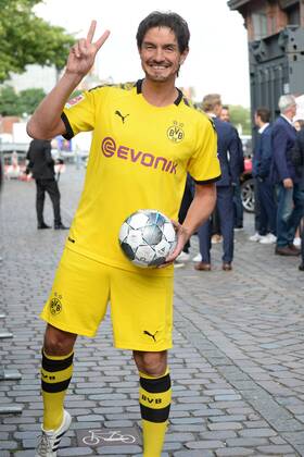 Hamburg, 19 08 2019 Comedian Matze Matthias Knop disguised as Mats Hummels on his way to the presentation of the Sport Bild Award 2019 in Hamburg The gala ceremony took place in the Fischauktionshalle Prominent guests at the Sportbild Award 2019 in Hamburg, Hamburg St Pauli Hamburg Germany