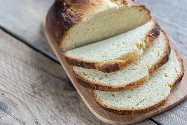  Food, Gebäck, Brioche Brioche bread on the wooden board  Copyright: xAlex9500x Panthermedia26887628