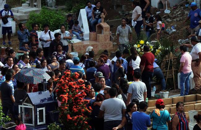 August 29, 2019: EUM20190829SOC14.JPG.COATZACOALCOS, Ver., Violence Violencia-Ataque.- 29 agosto 2019. Aspectos del Panteon Municipal de Coatzacoalcos durante el cortejo funebre de las victimas del ataque armado suscitado en el bar Caballo Blanco, que tuvo lugar el pasado 26 de agosto y por el cual fallecieron por lo menos 29 personas. Foto: Agencia EL UNIVERSAL AFBV  - ZUMAu78_ 20190829_zaf_u78_058 Copyright: xOmarcontrerasx