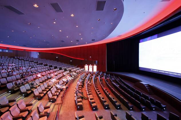 Zoo Palast 29 08 2019 Lighting design in the cinema Zoo Palast, Zoopalast, hall 1, large cinema hall 1, Hardenbergstrasse 29A, Berlin 29 08 2019