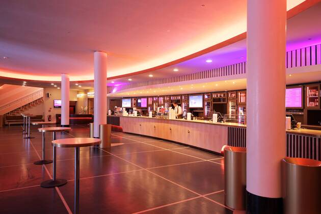 Zoo Palast 29 08 2019 Lighting design in the cinema Zoo Palast, Zoopalast, reception area, entrance, entrance area, foyer with bar, Hardenbergstrasse 29A, Berlin 29 08 2019