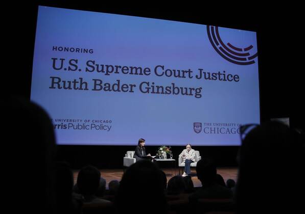 IMAGO ICONS: Ruth Bader Ginsburg Berühmte Feministinnen, Ruth Bader Ginsburg U.S. Supreme Court Justice Ruth Bader Ginsburg speaks at the University of Chicago in Chicago on Monday, September 9, 2019.  CHI2019090914 KAMILxKRZACZYNSKI