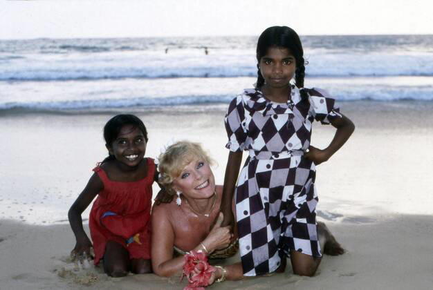 Stein des Todes Stein des Todes aka. Deathstone Regie: Franz Josef Gottlieb Darsteller: Elke Sommer - Szenenfoto zu Dreharbeiten im Jahr 1987, Copyright: HelmutxReiss UnitedArchives830001028