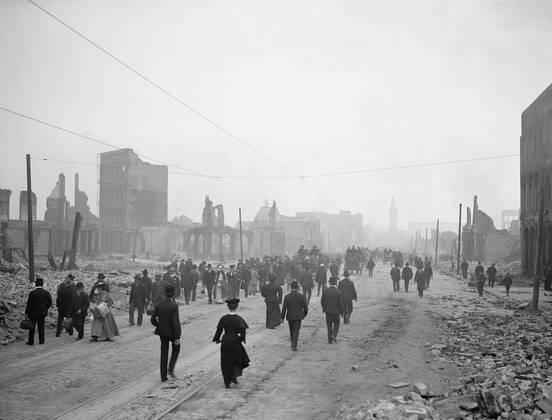 Large Group of People Walking Along Ruins of Market Street toward Ferry after Earthquake, San Francisco, California, USA, Detroit Publishing Company, 1906  Copyright: CircaxImages ghi-circa00599