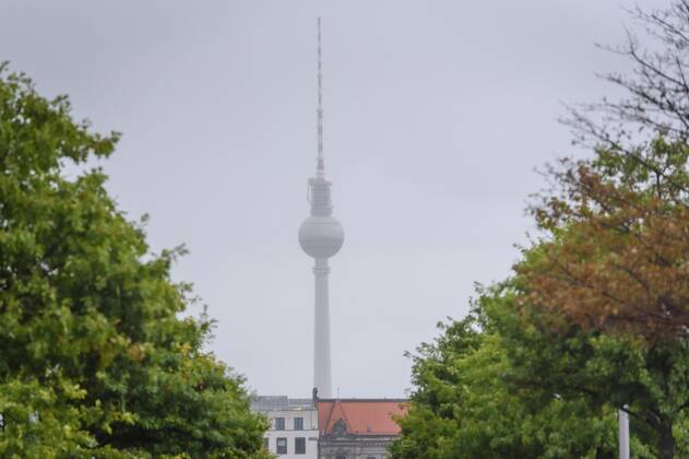 Regenfeature Germany, Berlin 17 09 2019 The picture shows the television tower Berlin Berlin Germany