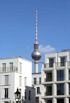 11 09 2019, Berlin Mitte Modern facades, new buildings for well-heeled, well-paying clientele in the city centre