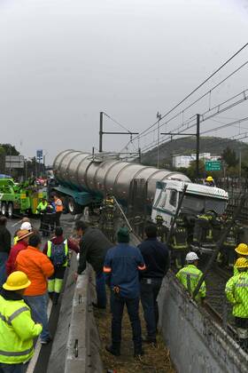 September 29, 2019 EUM20190929ACT06 JPG MEXICO CITY AccidentAccident Metro Trailer September 29, 2019 Pipa hits the retaining wall of the Tepalcates station of the Collective Transport Metro suspends service at the station of the Line A Photo Agency EL UNIVERSALArmando MartinezEELG  - ZUMAu78_ 20190929_zaf_u78_019 Copyright: xElxUniversalx