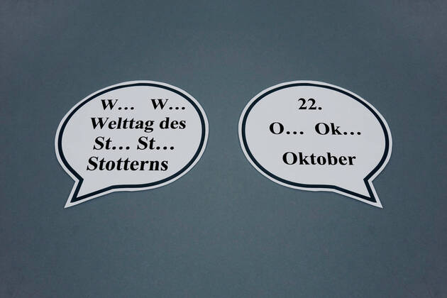 Sprechblasen und stuttertern Sprechblasen und stuttertern, 06 10 2019, Borkwalde, Brandenburg, In Sprechblasen stand Texte zum Stuttertern