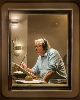IMAGO ICONS: Sir David Attenborough Sir David Attenborough recording voice over for BBC series, The Hunt. September 2015.  1533463 HuwxCordey