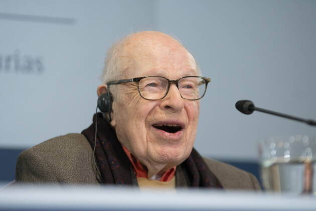 Spain: Press Conference Peter Brook The Princess of Asturias Award for the Arts, Peter Brook appeared before the press during press conference at the Reconquista Hotel in Oviedo, Spain. Oviedo Asturias Spain  AlbertoxBreversxGonzález