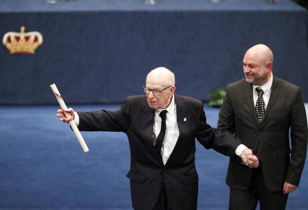 British playwright Peter Brook (L) receives an ovation after being awarded with the Princess of Asturias 2019 Award of Arts at the 39th edition of the Princess of Asturias Awards ceremony held at Campoamor Teather in Oviedo, Asturias, northern Spain, 19 October 2019. The Princess of Asturias Awards are given every year to personalities or organizations from all around the world who make significant achievements in the sciences, arts, literature, humanities and sports. Princess of Asturias Awards ceremony !ACHTUNG: NUR REDAKTIONELLE NUTZUNG!  Copyright: xJoséxLuisxCereijidox GRAF2855 20191018-637070314098686368