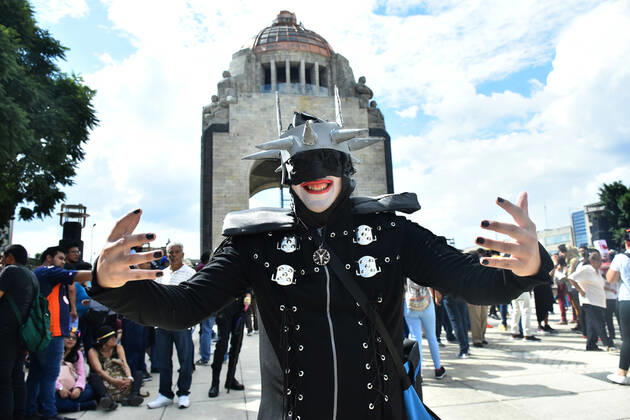 Annual Zombie Walk in Mexico City MEXICO CITY, MEXICO - OCTOBER 19: A participant is seen taking part during the march of annual Zombie Walk at Monumento of Revolucion on October 19, 2019 in Mexico City, Mexico  Copyright: xCarlosxTischlerx EYE_9872