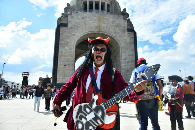 Annual Zombie Walk in Mexico City MEXICO CITY, MEXICO - OCTOBER 19: A participant disguised as clown is seen taking part during the march of annual Zombie Walk at Monumento of Revolucion on October 19, 2019 in Mexico City, Mexico  Copyright: xCarlosxTischlerx EYE_9901