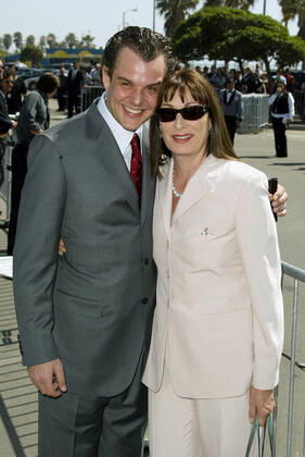 Danny Huston & Anjelica Huston Actors & Brother & Sister 18th Independent Spirit Awards Santa Monica Beach, Santa Monica, Los Angeles, USA 22 March 2003  Copyright: MaryxEvansxAllstarxGrahamxWhitbyxBoot 12236463