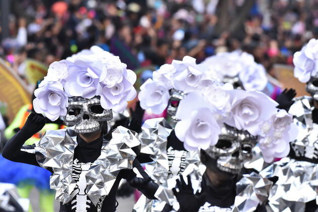 Day of the Dead International Parade in Mexico City MEXICO CITY, MEXICO - OCTOBER 27: Participants take part during the commemorative Day of the Dead International Parade as part of celebrations of the mexican traditions Day of the Dead (Dia de Muertos) at Hemiciclo a Juarez on October 27, 2019 in Mexico City, Mexico  Copyright: xCarlosxTischlerx EYE_0046