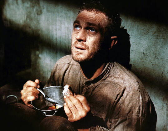 Steve Mcqueen Film: Papillon (1972) Director: Franklin J. Schaffner 16 December 1973 Papillon (Papillon, USA 1973, Regie: Franklin J. Schaffner) Steve McQueen StrÔÇ?fling, Gefangener, GefÔÇ?ngnis, StrÔÇ?flingsinsel, GefÔÇ?ngnisinsel, Einzelhaft, Blechnapf, Wasser und Brot; Verfilmung des autobiografischen Romans von Henri Charriere, Literaturverfilmung ------WICHTIG: Nutzung nur redaktionell mit Filmtitelnennung bzw. Berichterstattung ?©ber diesen Film. Buch- und Kalendernutzung nur nach Absprache. ------IMPORTANT: To be used solely for editorial coverage of this specific motion picture TV programme. Copyright: AlliedxAFxArchivexMaryxEvans 12452317 editorial use only