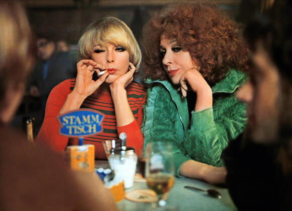 Elke Sommer & Ortrud Beginnen Characters: Miezi, Babsy Film: One Or The Other (DE 1974) Director: Wolfgang Petersen 22 April 1974 Einer von uns beiden (BRD 1973, Regie: Wolfgang Petersen) Elke Sommer, Ortrud Beginnen zwei Frauen an Wirtshaustisch, Stammtisch, Zigarette rauchen, Zuckerspender, Mode Kleidung fashion 1970er Jahre; erster Kinofilm des vom Fernsehen kommenden Regisseurs Petersen ------WICHTIG: Nutzung nur redaktionell mit Filmtitelnennung bzw. Berichterstattung ?©ber diesen Film. Buch- und Kalendernutzung nur nach Absprache.------IMPORTANT: To be used solely for editorial coverage of this specific motion picture TV programme.  Copyright: RoxyxFilmxAFxArchivexMaryxEvans 12452716 editorial use only