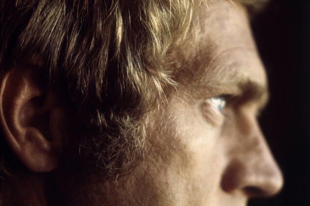 Steve Mcqueen Characters: Michael Delaney Film: Le Mans (USA 1971) Director: Lee H. Katzin 23 June 1971 American tough guy actor Steve McQueen in his Hollywood production offices. (Photo by Terry O Neill Getty Images)  Copyright: SolarxProductionsxAFxArchivexMaryxEvans 12454473 editorial use only