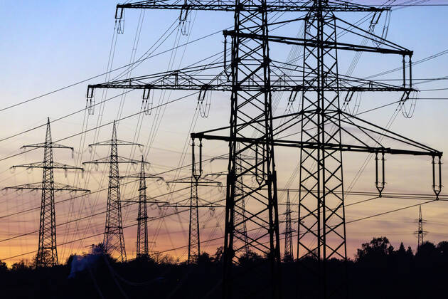 DEU, Germany, Baden Württemberg, Ludwigsburg am Neckar, 31 10 2019 High-voltage pylons, overhead power lines in front of a colourful sky, sunset