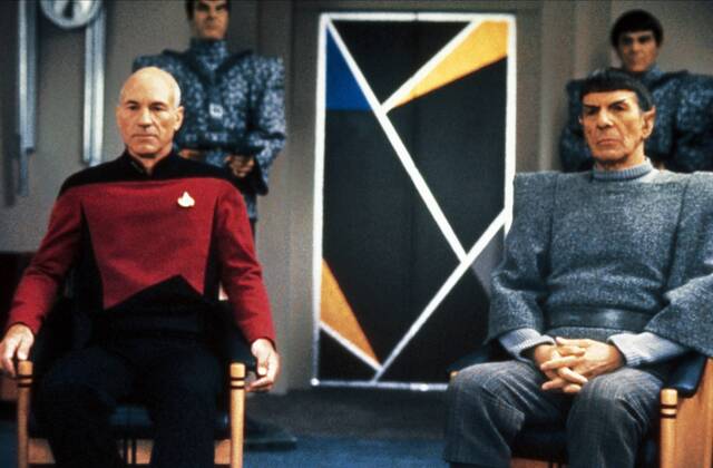 Patrick Stewart & Leonard Nimoy Characters: Captain Jean-Luc Picard, Spock Television: Star Trek: The Next Generation (TV-SERIE) Usa 1987-1994, 26 September 1987 Star Trek - Das n?nchste Jahrhundert (Star Trek: The Next Generation, TV-Serie, USA 1987-1994) Patrick Stewart, Leonard Nimoy Episode 5.7 und 5.8, Wiedervereinigung (Unification, Part 1+2, USA 1991, Regie: Les Landau, Cliff Bole) Science Fiction, television series, ST:TNG, alternativer dt. Titel: Raumschiff Enterprise - Das n?nchste Jahrhundert ------- WICHTIG: Nutzung nur bei Filmtitelnennung und oder in Zusammenhang mit Berichterstattung ??ber diesen Film --- IMPORTANT: To be used solely for coverage of this specific motion picture Copyright: MaryxEvansxAFxArchivexParamount 12468122 editorial use only