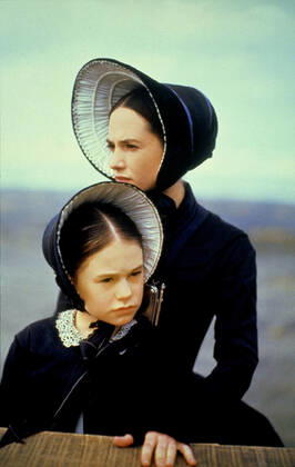 Anna Paquin & Holly Hunter Characters: Flora McGrath & Ada McGrath Film: The Piano (AUS Z FR 1993) Director: Jane Campion 15 May 1993  Copyright: MaryxEvansxAFxArchivexJanxChapmanxProductions 12565945 editorial use only