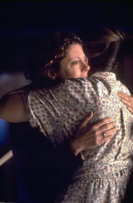 Susan Sarandon Characters: Sister Helen Prejean Film: Dead Man Walking (USA UK 1995) Director: Tim Robbins 29 December 1995 SCANTIME: 3 9 99 MODTIME: 3 9 99 MEDIATYPE: 052 55 SPD 0000 SCANNERVENDOR: KODAK 4220 SCANNERPRODID: FilmScanner 2000 SCANNERFIRMREV: 4.17 SCANNERSERIAL: 383 PIW: Eastman Kodak PHOTOFINISHER: seven Copyright: MaryxEvansxAFxArchivexWorkingxTitle 12575180 editorial use only