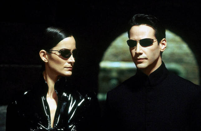 Carrie-Anne Moss & Keanu Reeves Characters: Trinity & Neo Film: The Matrix Reloaded (USA AUS 2003) Director: Andy Wachowski, L. Wachowski 07 May 2003 Copyright: MaryxEvansxAFxArchivexWarnerxBros. 12630911 editorial use only