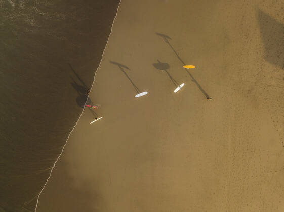 Aerial view of surfers at the beach Indonesia, Bali CR_KOTRIN191014C-220161-01