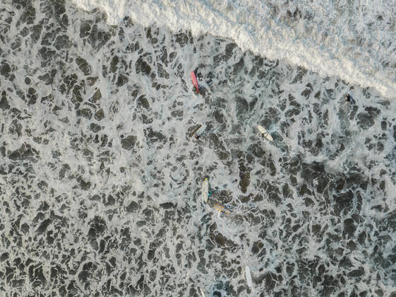 Aerial view of surfers at the beach Indonesia, Bali CR_KOTRIN191014C-220178-01