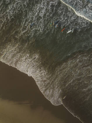 Aerial view of surfers at the beach Indonesia, Bali CR_KOTRIN191014C-220183-01
