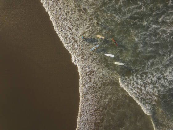 Aerial view of surfers at the beach Indonesia, Bali CR_KOTRIN191014C-220187-01