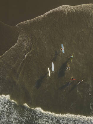 Aerial view of surfers at the beach Indonesia, Bali CR_KOTRIN191014C-220189-01