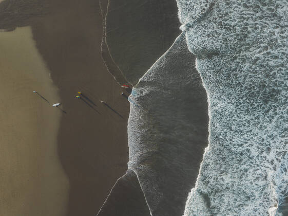 Aerial view of surfers at the beach Indonesia, Bali CR_KOTRIN191014C-220193-01