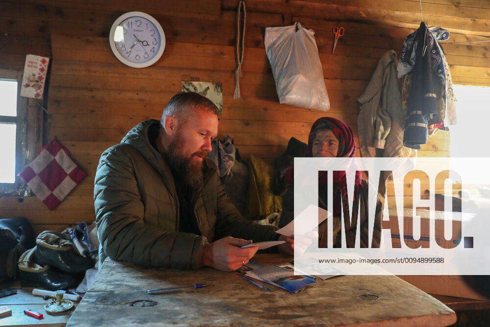 KHAKASSIA, RUSSIA - : Hermit Agafya Lykova, with grandnephew Anton ...