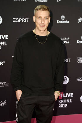 Felix Lobrecht at the 20th presentation of the 1Live Crown 2019 in the Jahrhunderthalle Bochum, 05 12 2019 Foto:xN.xKubelkax xFuturexImage