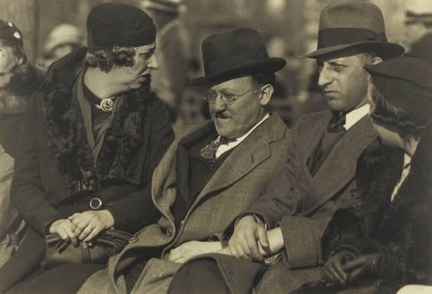 A Bench in the Bronx on Sunday, Walker Evans (American, 1903 - 1975), 1933, Gelatin silver print, 13.3 x 19.5 cm (5 1 4 x 7 11 16 in.)  Copyright Artokoloro LCD3_191706_06528