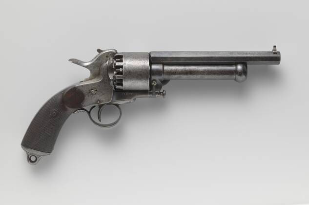Revolver from Aceh, Revolver, captured or captured in Aceh. Percussion system, cylinder with nine chambers and two runs. With a cock whose head bascules and settles on a 10. chimney, corresponding to the 2nd or rear loop. Marked no. 8225. On the loop: Lemat & Girard s Patent London, Aceh, Lemat & Girard, London, c. 1862 - c. 1881, geheel, kolf, l 32.8 cm l 16.5 cm c 10.1 mm h 5 cm x w 32.8 cm x d 17 cm Copyright Artokoloro LCK_190715_037558
