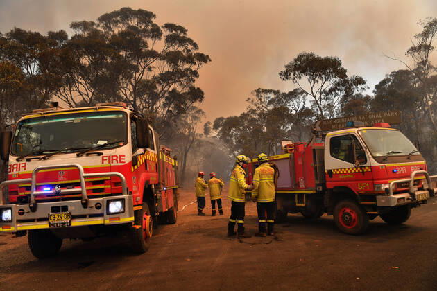 BUSHFIRES NSW, New South Wales Rural Fire Service (RFS) and Fire and Rescue NSW (FRNSW) crews continue with containment measures at the out of control Gospers Mountain fire along the Bells Line of Road in the Blue Mountains north west of Sydney, Tuesday, December 17, 2019. Fire conditions are expected to deteriorate over the coming days with Thursday and Saturday likely to experience severe fire conditions with temperatures in the 40 s and and strong north westerly winds.( NO ARCHIVING, EDITORIAL USE ONLY, NO USE IN BOOKS WITHOUT CONSENT Sydney NSW AUSTRALIA Copyright: xDEANxLEWINSx 20191217001438313895