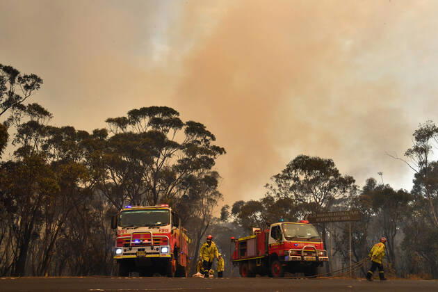 BUSHFIRES NSW, New South Wales Rural Fire Service (RFS) and Fire and Rescue NSW (FRNSW) crews continue with containment measures at the out of control Gospers Mountain fire along the Bells Line of Road in the Blue Mountains north west of Sydney, Tuesday, December 17, 2019. Fire conditions are expected to deteriorate over the coming days with Thursday and Saturday likely to experience severe fire conditions with temperatures in the 40 s and and strong north westerly winds.( NO ARCHIVING, EDITORIAL USE ONLY, NO USE IN BOOKS WITHOUT CONSENT Sydney NSW AUSTRALIA Copyright: xDEANxLEWINSx 20191217001438313930