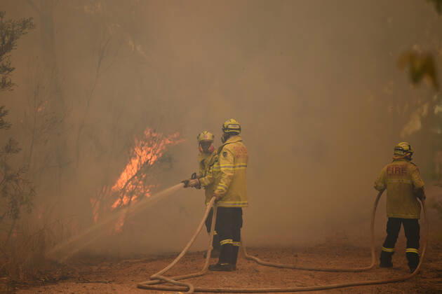 BUSHFIRES NSW, New South Wales Rural Fire Service (RFS) and Fire and Rescue NSW (FRNSW) crews continue with containment measures at the out of control Gospers Mountain fire along the Bells Line of Road in the Blue Mountains north west of Sydney, Tuesday, December 17, 2019. Fire conditions are expected to deteriorate over the coming days with Thursday and Saturday likely to experience severe fire conditions with temperatures in the 40 s and and strong north westerly winds.( NO ARCHIVING, EDITORIAL USE ONLY, NO USE IN BOOKS WITHOUT CONSENT Sydney NSW AUSTRALIA Copyright: xDEANxLEWINSx 20191217001438313865