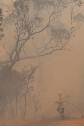 BUSHFIRES NSW, New South Wales Rural Fire Service (RFS) and Fire and Rescue NSW (FRNSW) crews continue with containment measures at the out of control Gospers Mountain fire along the Bells Line of Road in the Blue Mountains north west of Sydney, Tuesday, December 17, 2019. Fire conditions are expected to deteriorate over the coming days with Thursday and Saturday likely to experience severe fire conditions with temperatures in the 40 s and and strong north westerly winds.( NO ARCHIVING, EDITORIAL USE ONLY, NO USE IN BOOKS WITHOUT CONSENT Sydney NSW AUSTRALIA Copyright: xDEANxLEWINSx 20191217001438314074