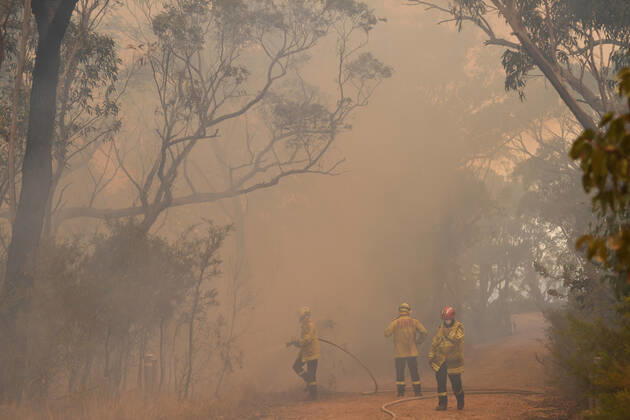 BUSHFIRES NSW, New South Wales Rural Fire Service (RFS) and Fire and Rescue NSW (FRNSW) crews continue with containment measures at the out of control Gospers Mountain fire along the Bells Line of Road in the Blue Mountains north west of Sydney, Tuesday, December 17, 2019. Fire conditions are expected to deteriorate over the coming days with Thursday and Saturday likely to experience severe fire conditions with temperatures in the 40 s and and strong north westerly winds.( NO ARCHIVING, EDITORIAL USE ONLY, NO USE IN BOOKS WITHOUT CONSENT Sydney NSW AUSTRALIA Copyright: xDEANxLEWINSx 20191217001438314006