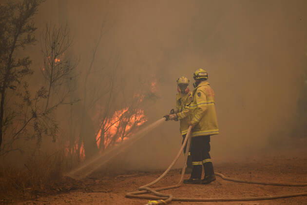 BUSHFIRES NSW, New South Wales Rural Fire Service (RFS) and Fire and Rescue NSW (FRNSW) crews continue with containment measures at the out of control Gospers Mountain fire along the Bells Line of Road in the Blue Mountains north west of Sydney, Tuesday, December 17, 2019. Fire conditions are expected to deteriorate over the coming days with Thursday and Saturday likely to experience severe fire conditions with temperatures in the 40 s and and strong north westerly winds.( NO ARCHIVING, EDITORIAL USE ONLY, NO USE IN BOOKS WITHOUT CONSENT Sydney NSW AUSTRALIA Copyright: xDEANxLEWINSx 20191217001438314051